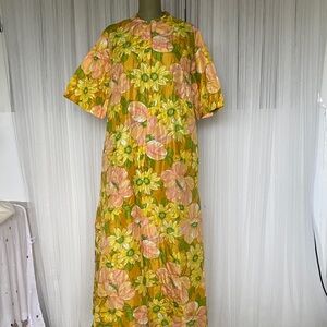 Vtg 60’s Mr Robert Floral Yellow and Pink Women's Robe, Peignoir, 2 pockets, Zip